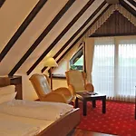 Wohlfuehlhotel Hoern Diek Garni Mit Schwimmbad ベンサージール