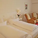 ホテル Wohlfuehlhotel Hoern Diek Garni Mit Schwimmbad