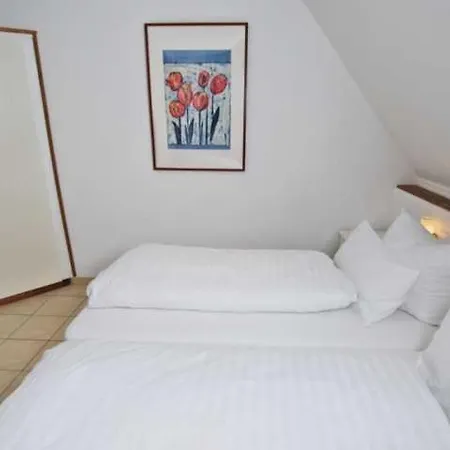 Wohlfuehlhotel Hoern Diek Garni Mit Schwimmbad בנסרסיל