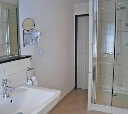 فندق Wohlfuehlhotel Hoern Diek Garni Mit Schwimmbad بينسيرسيال