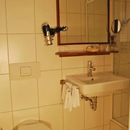 Wohlfuehlhotel Hoern Diek Garni Mit Schwimmbad מלון בנסרסיל