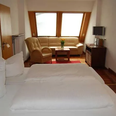 Wohlfuehlhotel Hoern Diek Garni Mit Schwimmbad מלון בנסרסיל