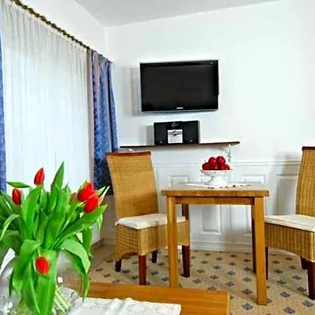 Wohlfuehlhotel Hoern Diek Garni Mit Schwimmbad فندق بينسيرسيال