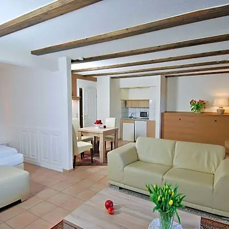 Wohlfuehlhotel Hoern Diek Garni Mit Schwimmbad فندق بينسيرسيال