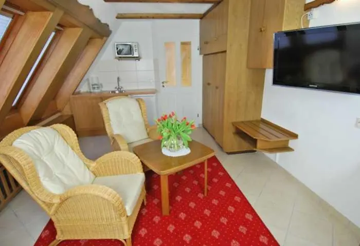 Wohlfuehlhotel Hoern Diek Garni Mit Schwimmbad * Бензерзиль
