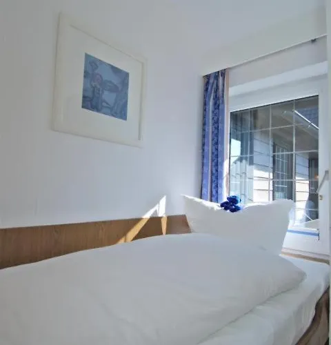 Wohlfuehlhotel Hoern Diek Garni Mit Schwimmbad * Бензерзиль