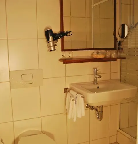 Wohlfuehlhotel Hoern Diek Garni Mit Schwimmbad Отель Бензерзиль