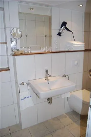 Wohlfuehlhotel Hoern Diek Garni Mit Schwimmbad * Бензерзиль